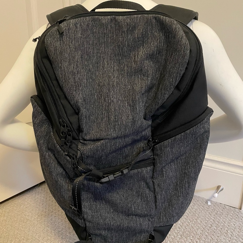 Lululemon Backpack O/S - Picture 5 of 5